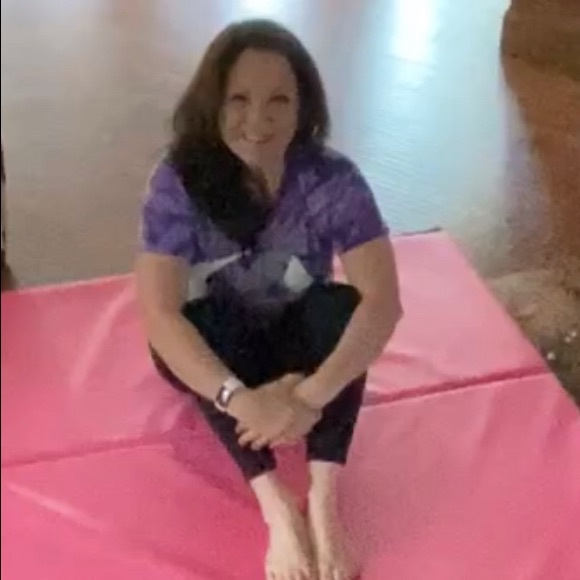 Meet your Posher, Lisa - Picture 2 of 2